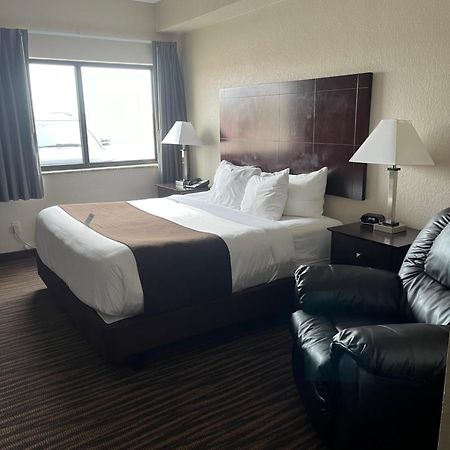 Cobblestone Inn & Suites - Denison | Oak Ridge Luaran gambar