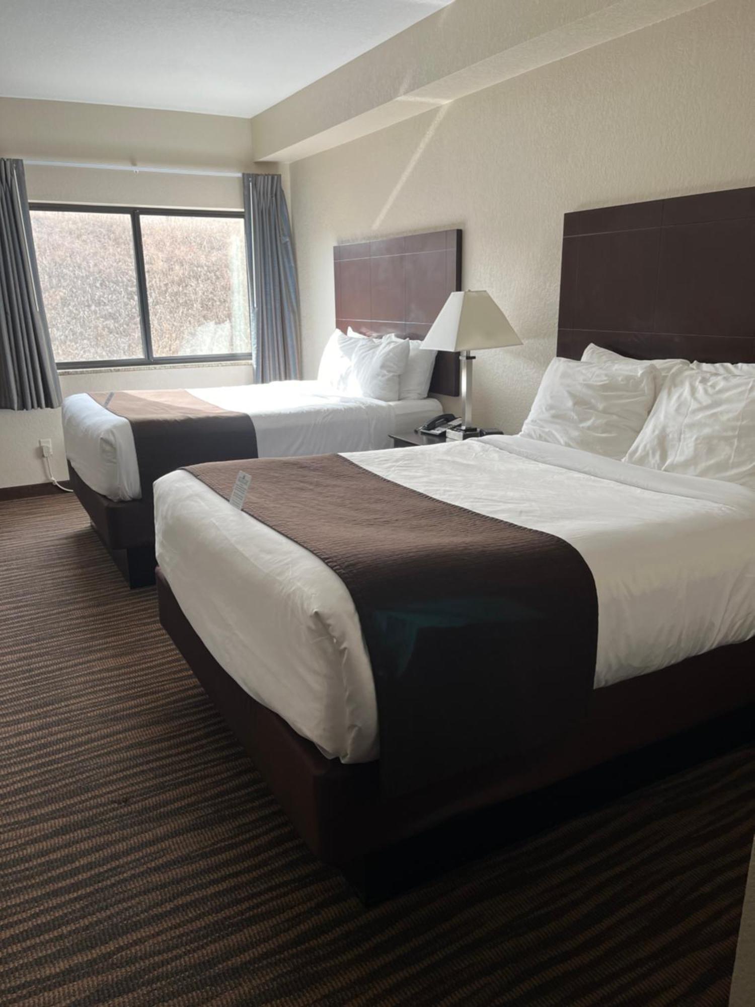 Cobblestone Inn & Suites - Denison | Oak Ridge Luaran gambar