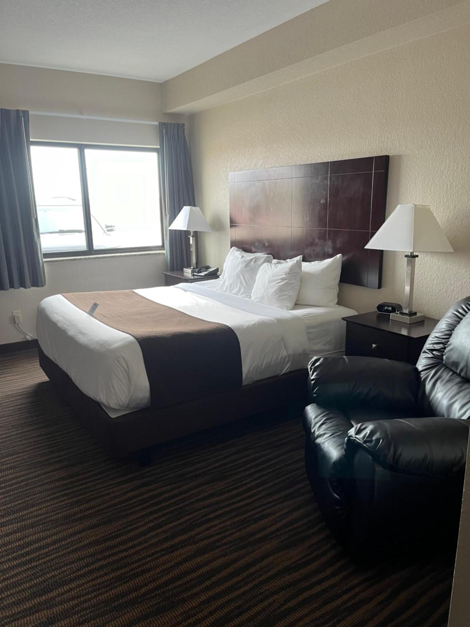 Cobblestone Inn & Suites - Denison | Oak Ridge Luaran gambar