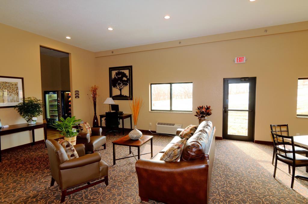 Cobblestone Inn & Suites - Denison | Oak Ridge Luaran gambar