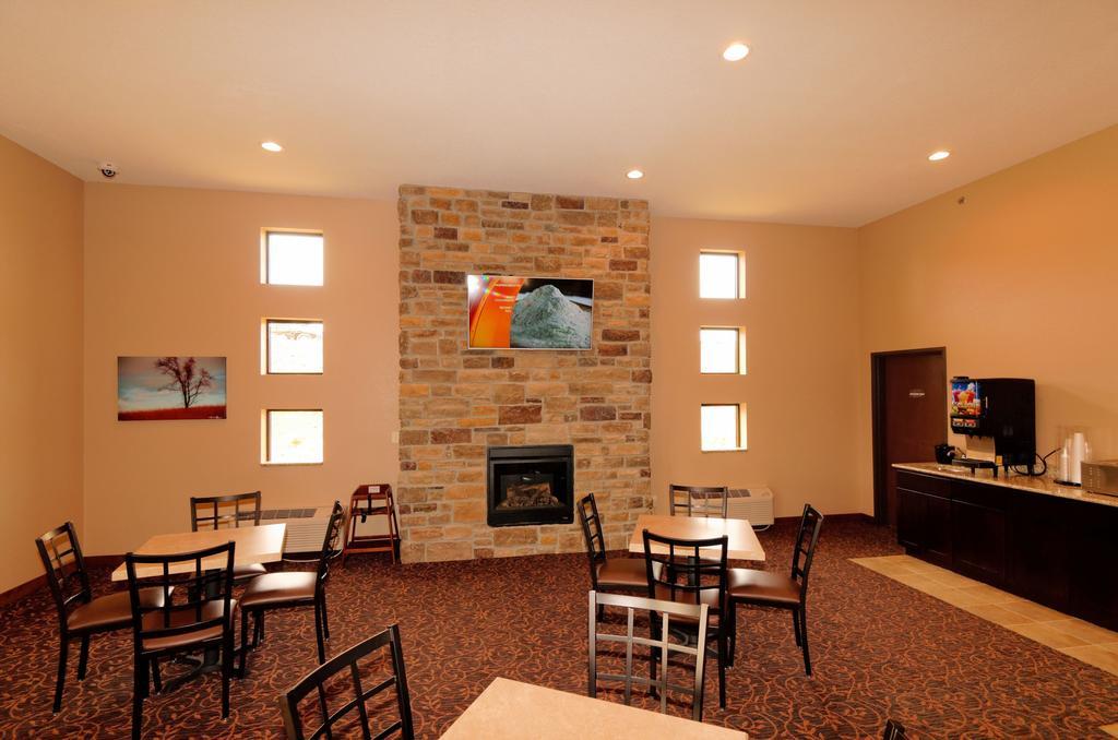 Cobblestone Inn & Suites - Denison | Oak Ridge Luaran gambar