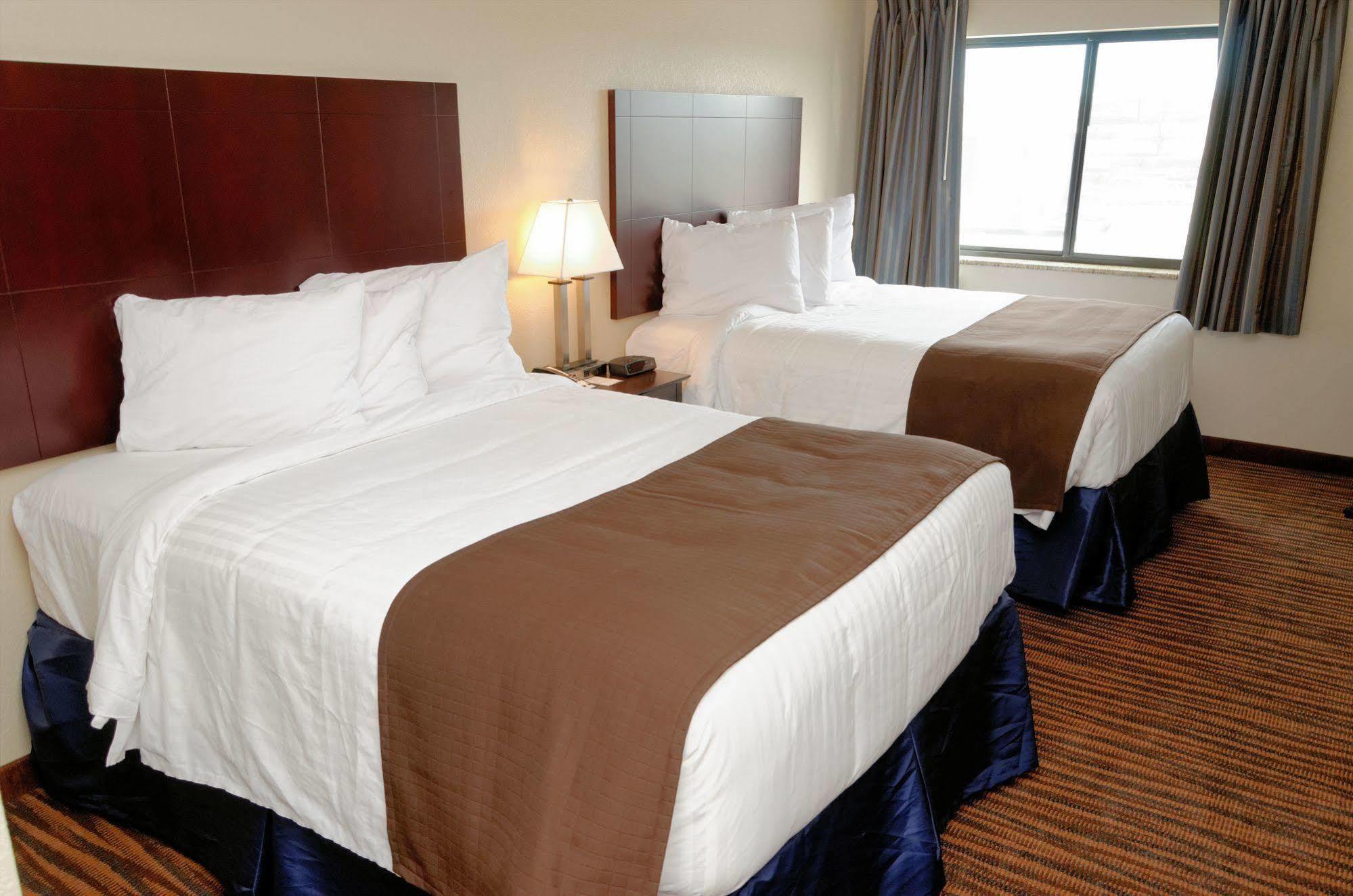 Cobblestone Inn & Suites - Denison | Oak Ridge Luaran gambar