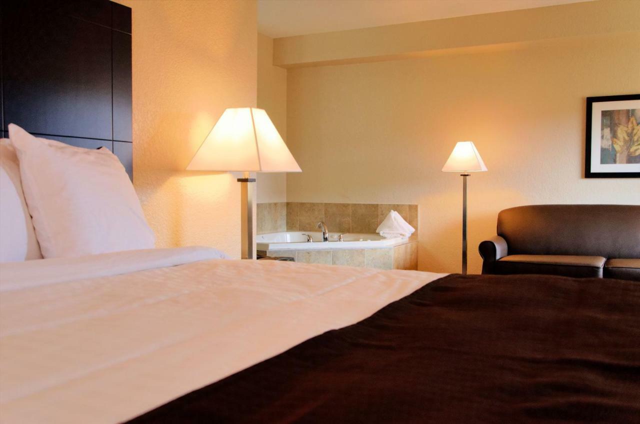 Cobblestone Inn & Suites - Denison | Oak Ridge Luaran gambar